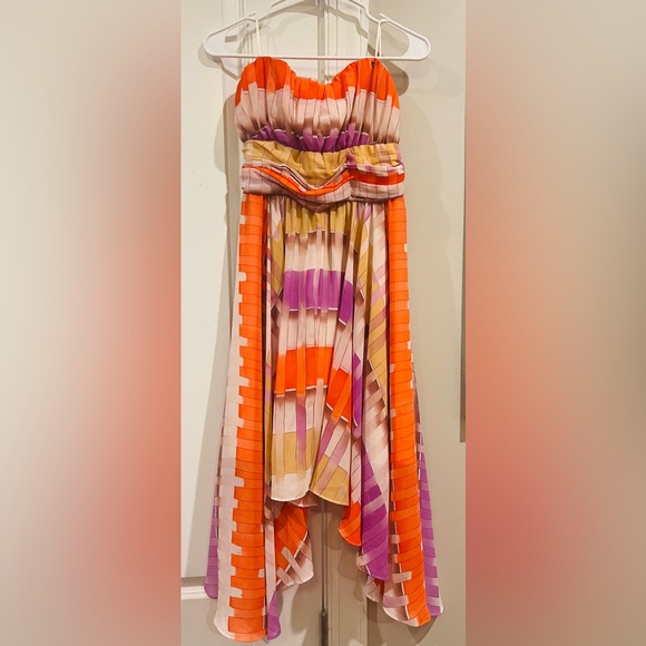 Beautiful spring/summer Guess Dress. Lightly worn, but kept in great condition. - Picture 1 of 5